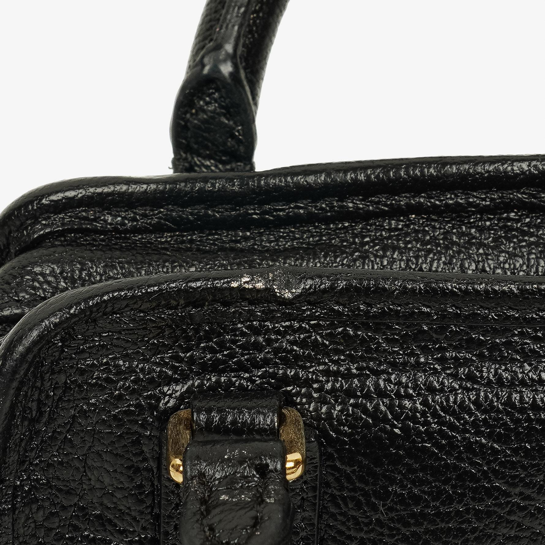 Loewe Micro Amazona Anagram Mini-Tasche aus schwarzem Leder