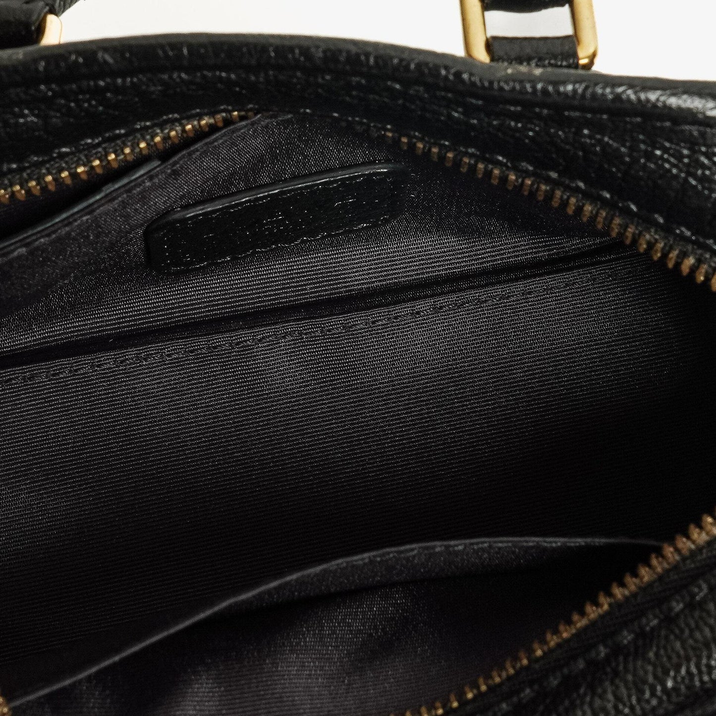 Loewe Micro Amazona Anagram Mini-Tasche aus schwarzem Leder