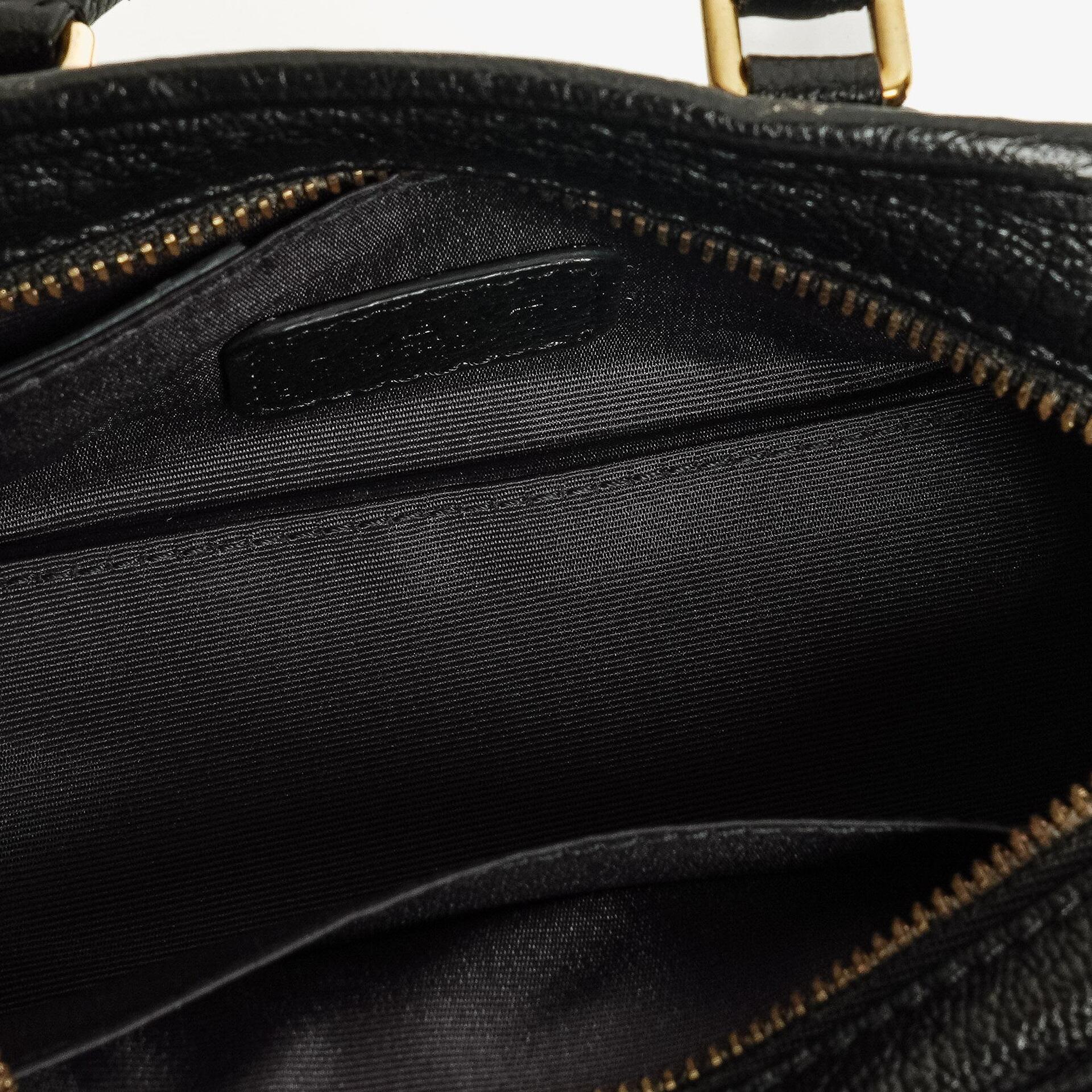 Loewe Micro Amazona Anagram Mini-Tasche aus schwarzem Leder