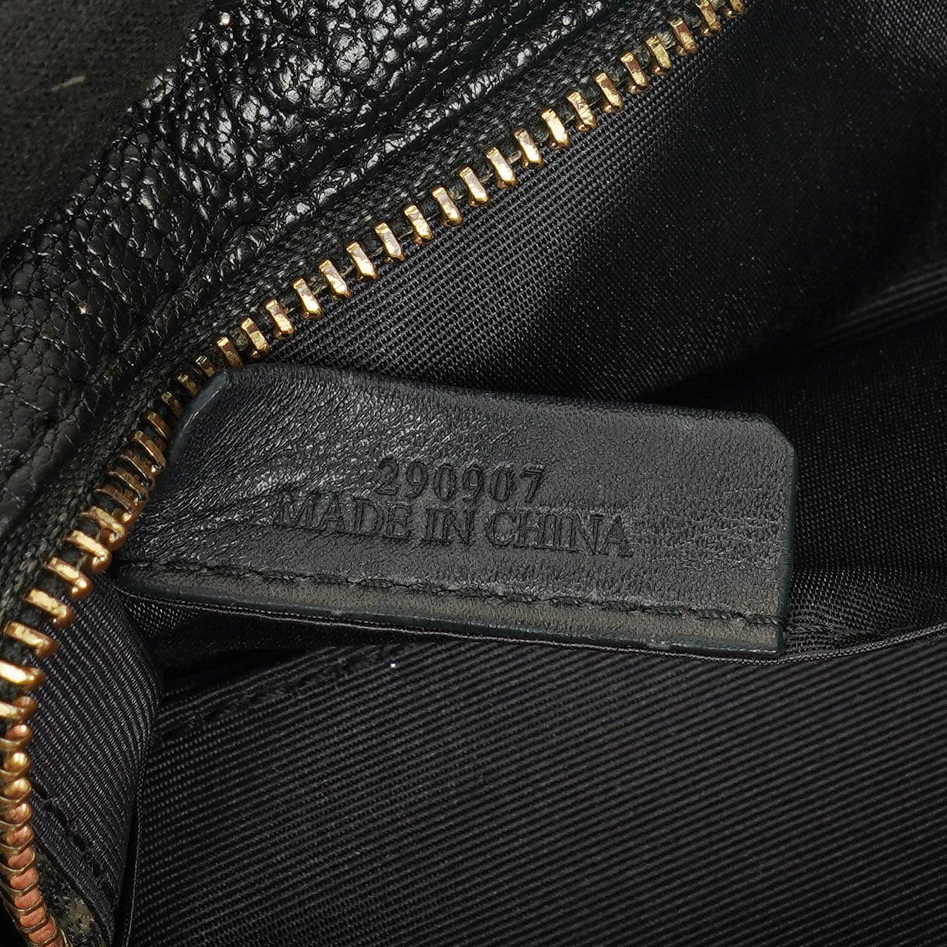 Loewe Micro Amazona Anagram Mini-Tasche aus schwarzem Leder