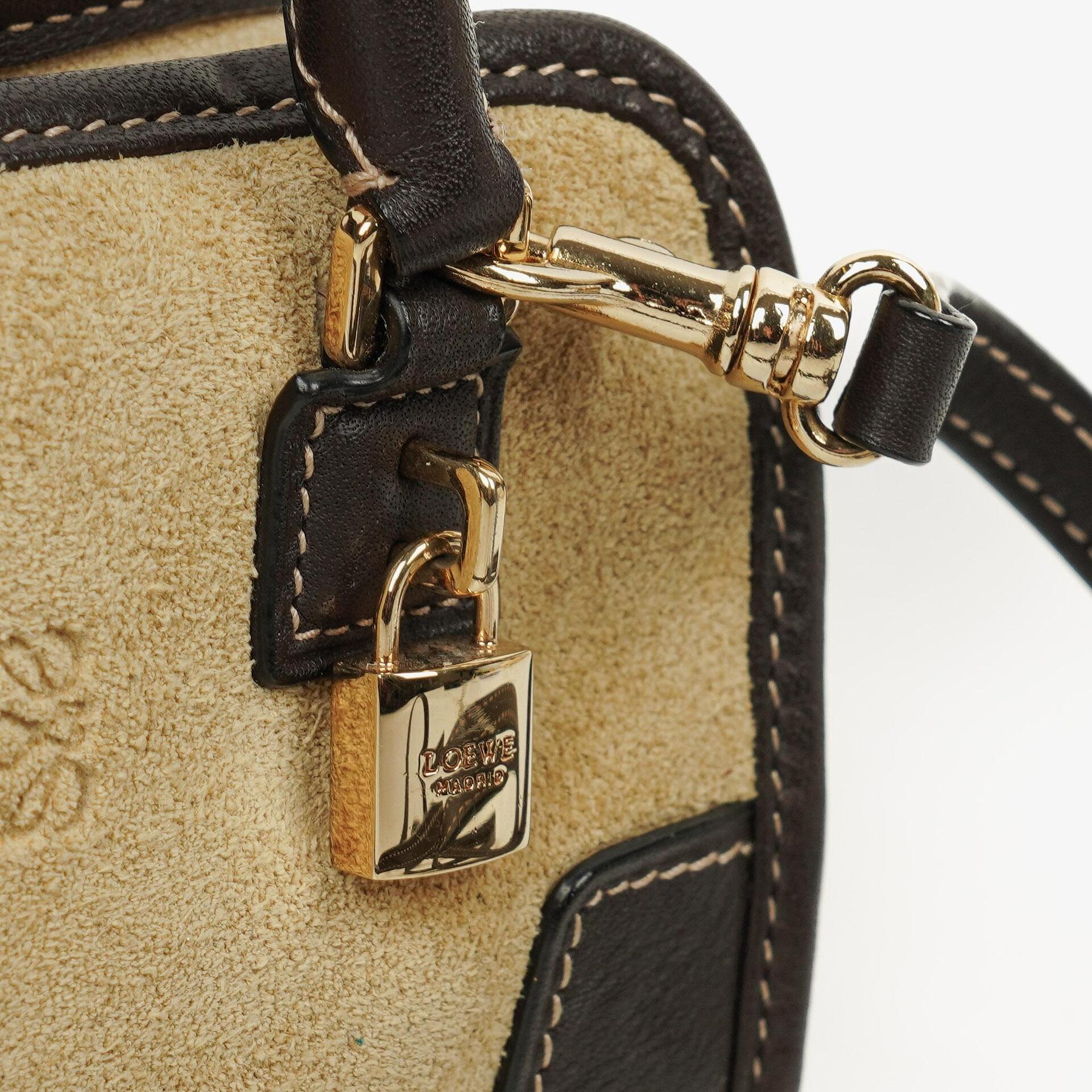 Loewe Micro Amazona Mini Tasche aus beigem Wildleder und dunkelbraunem Leder