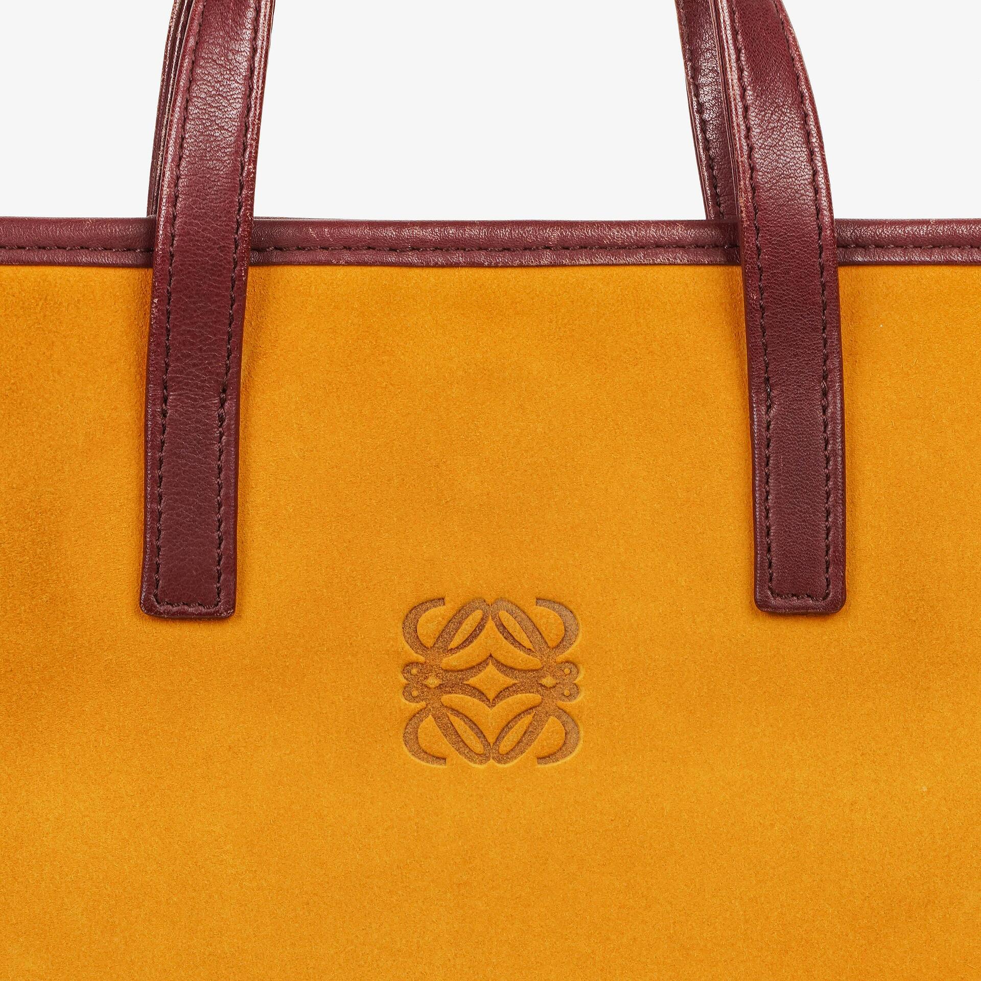 Loewe Anagram Tote Bag aus ockerfarbenem Wildleder