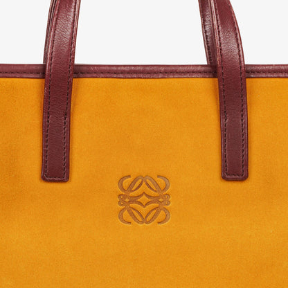 Loewe Anagram Tote Bag aus ockerfarbenem Wildleder
