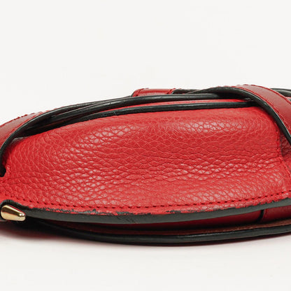 Loewe Mini Gate Crossbody-Tasche aus rotem genarbtem Leder