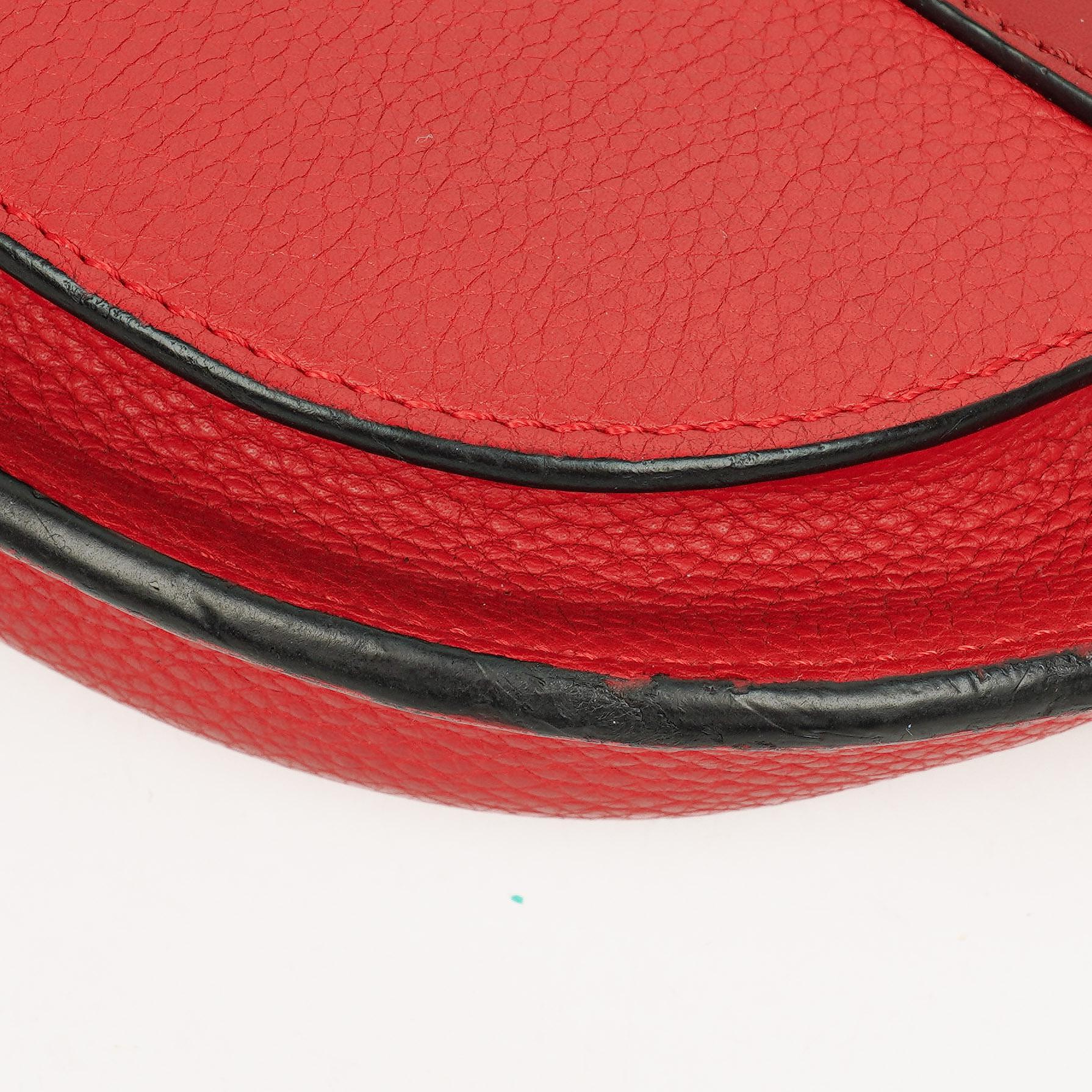 Loewe Mini Gate Crossbody-Tasche aus rotem genarbtem Leder