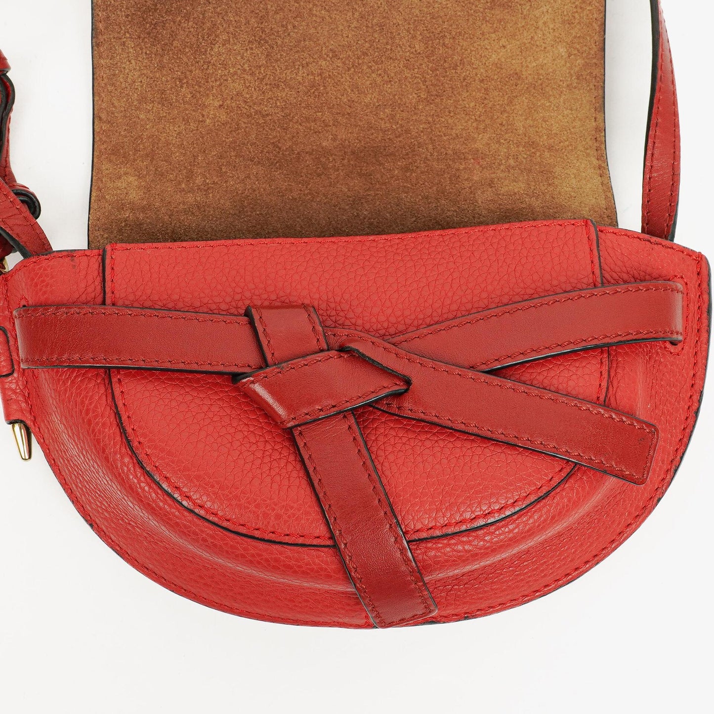 Loewe Mini Gate Crossbody-Tasche aus rotem genarbtem Leder