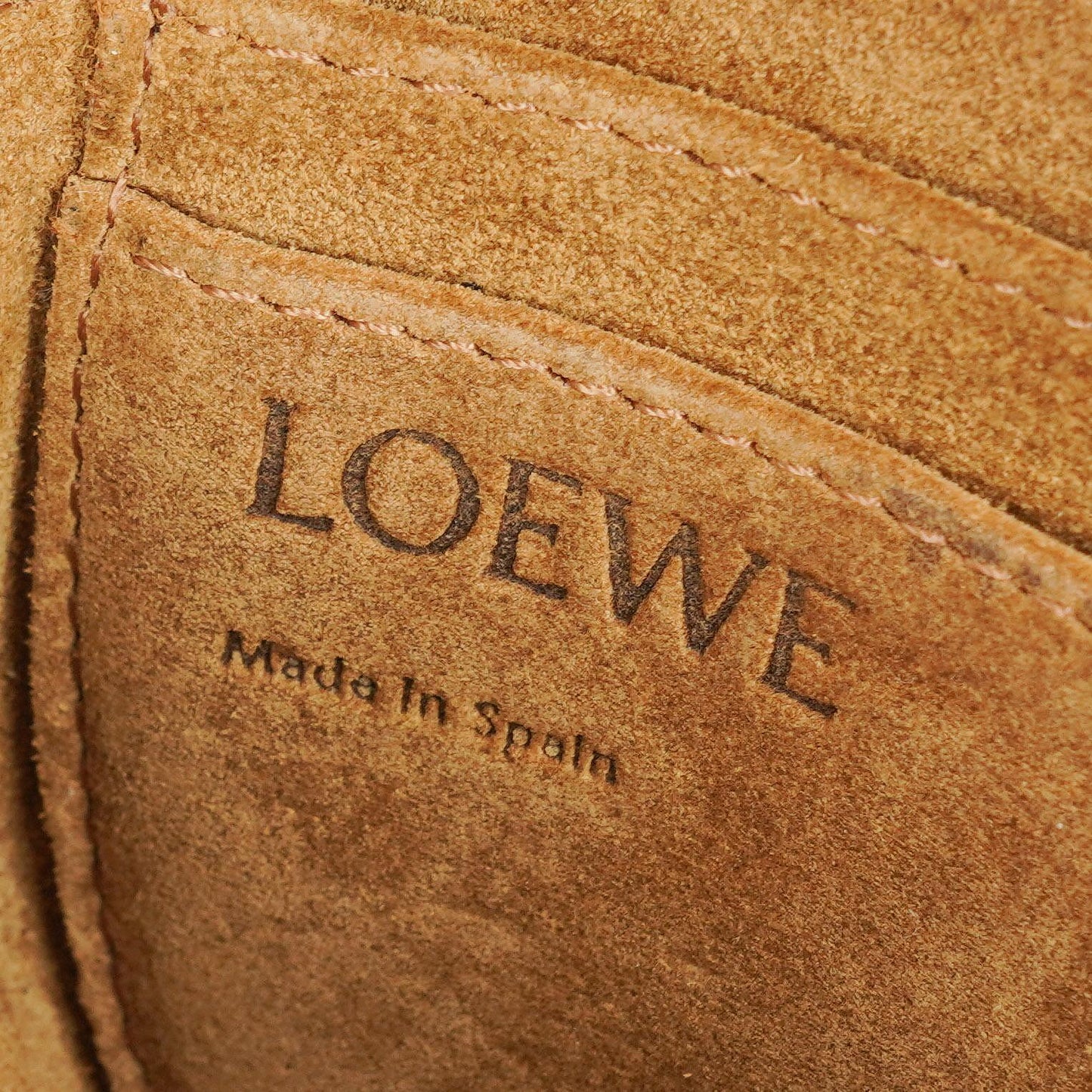 Loewe Mini Gate Crossbody-Tasche aus rotem genarbtem Leder
