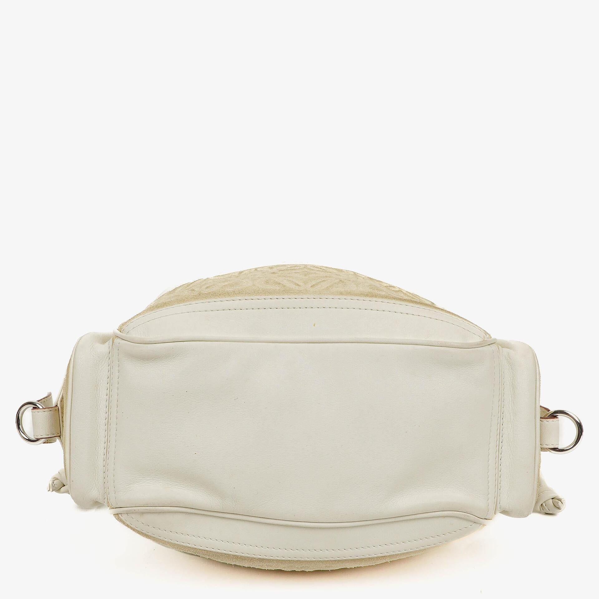 Loewe Anagram Bucket Tasche aus weißem Leder