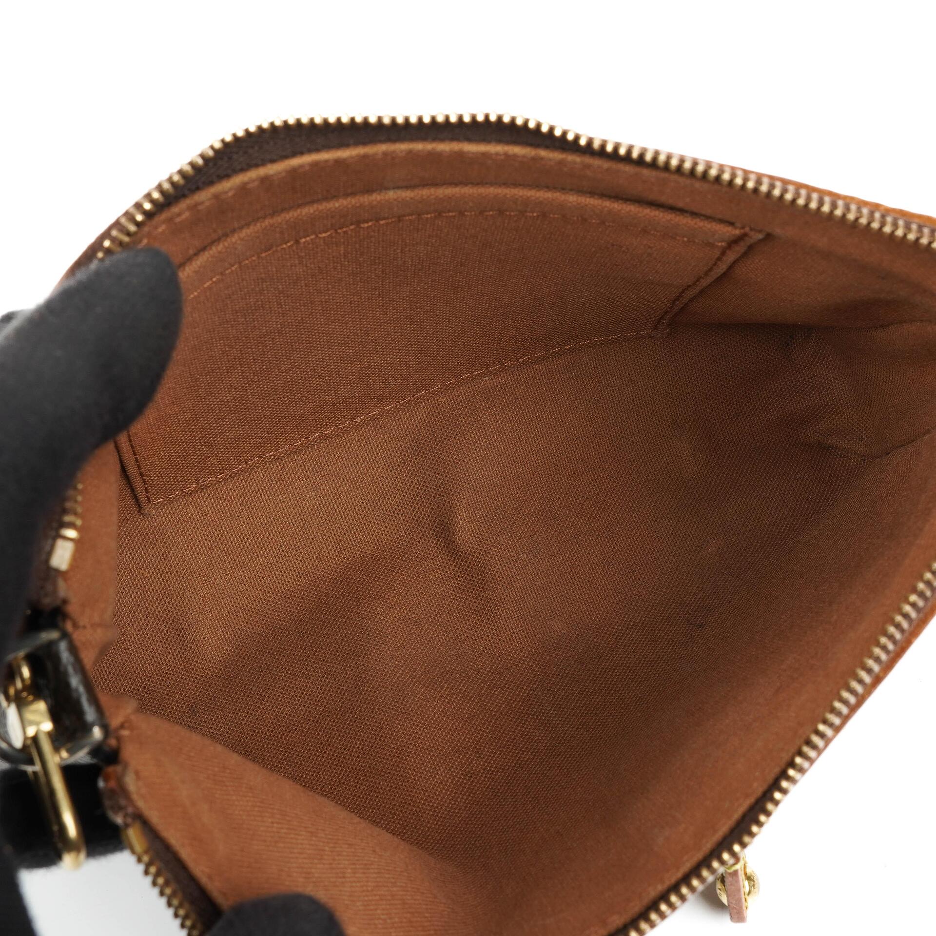 Louis Vuitton Riveting Limited Edition Pochette Accessoires Clutch aus beschichtetem Monogram Canvas