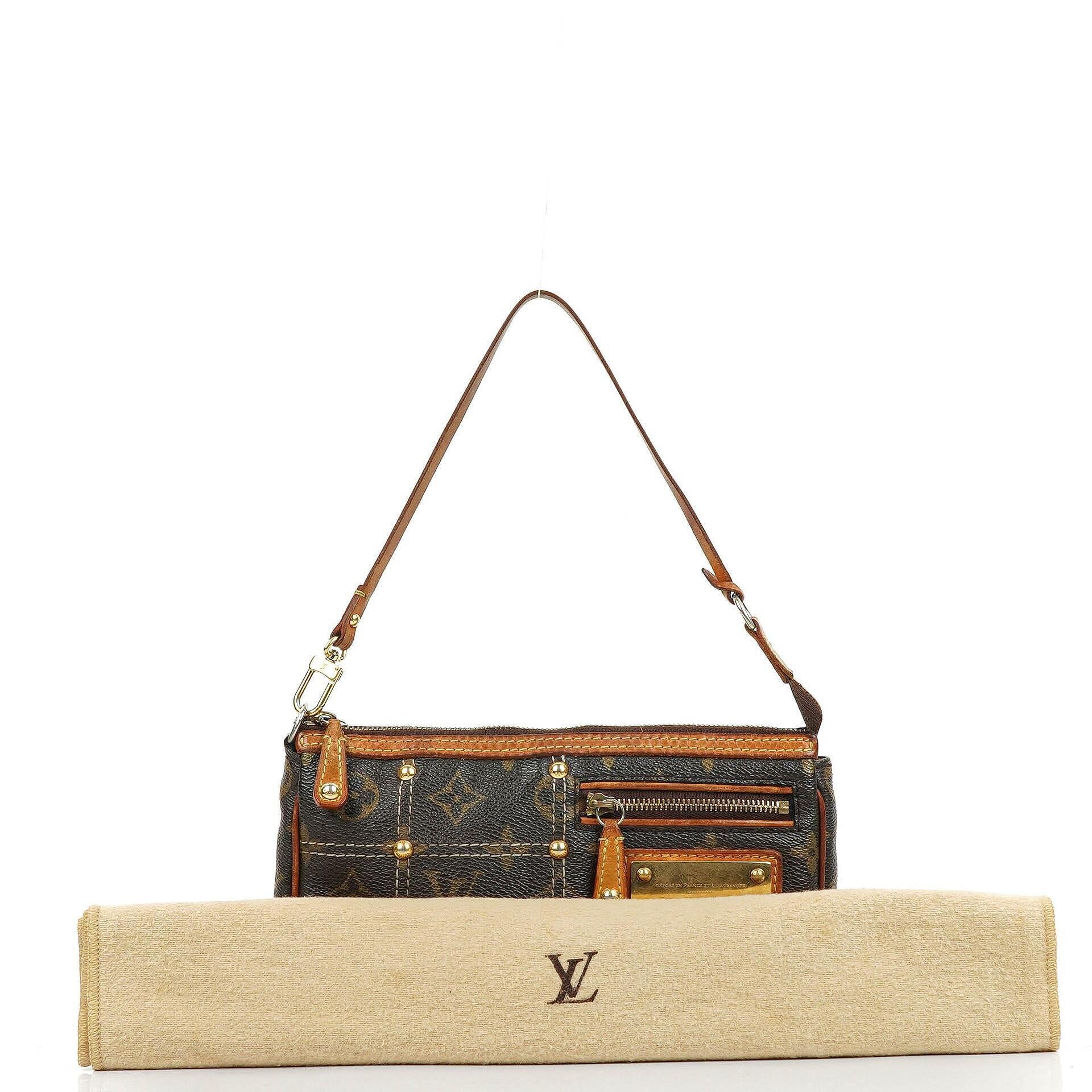Louis Vuitton Riveting Limited Edition Pochette Accessoires Clutch aus beschichtetem Monogram Canvas
