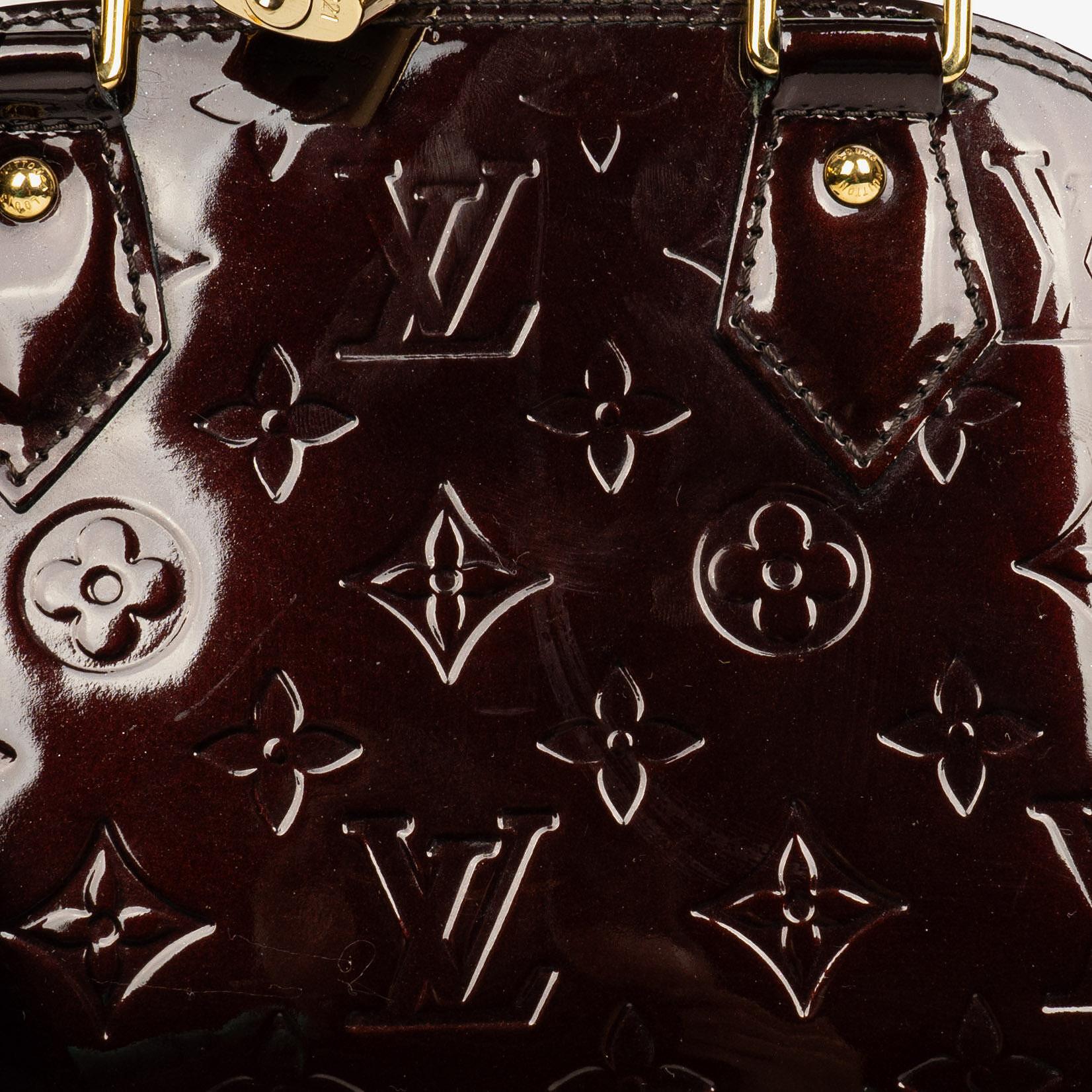 Louis Vuitton Alma BB Handtasche aus Amarante Monogram Vernis Leder