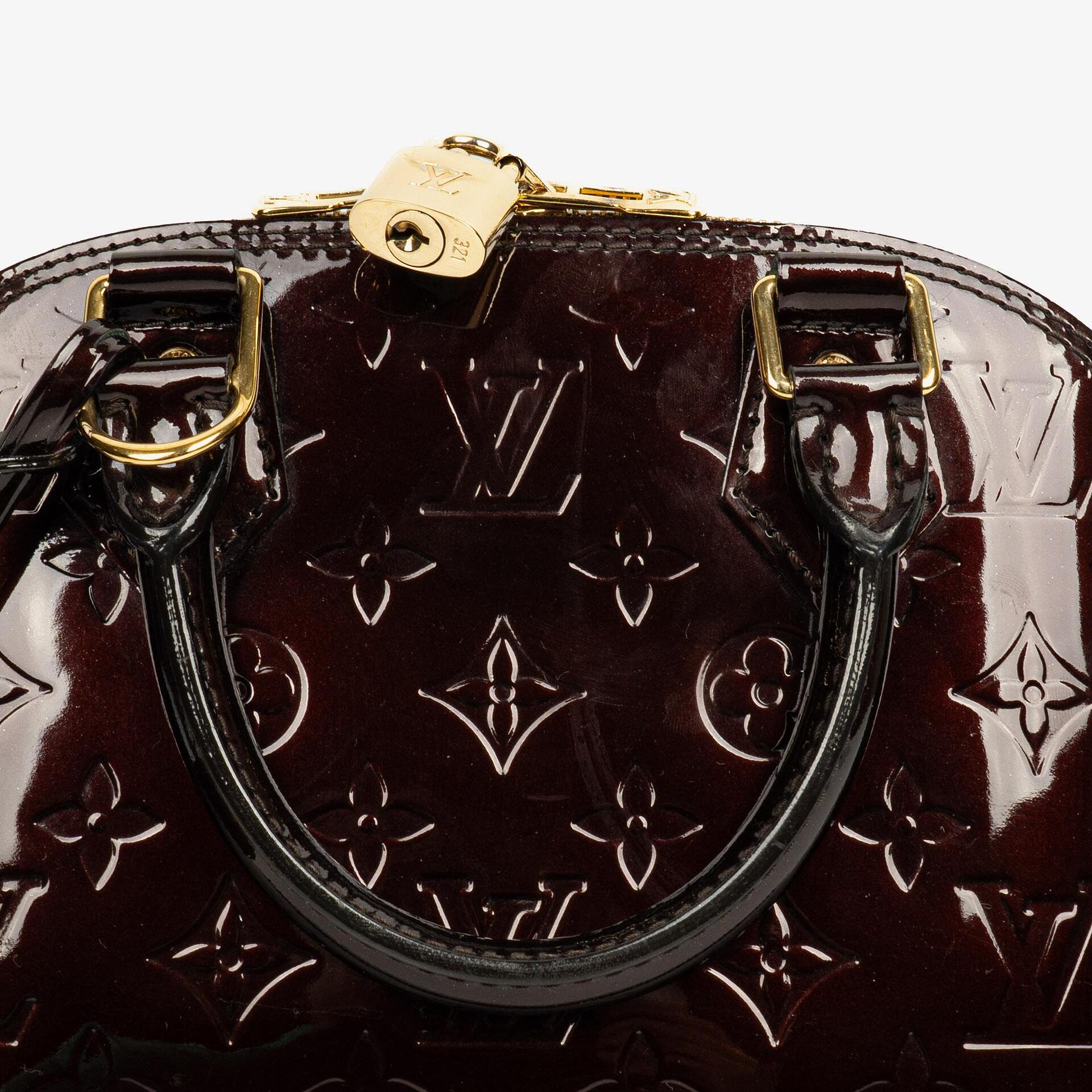 Louis Vuitton Alma BB Handtasche aus Amarante Monogram Vernis Leder