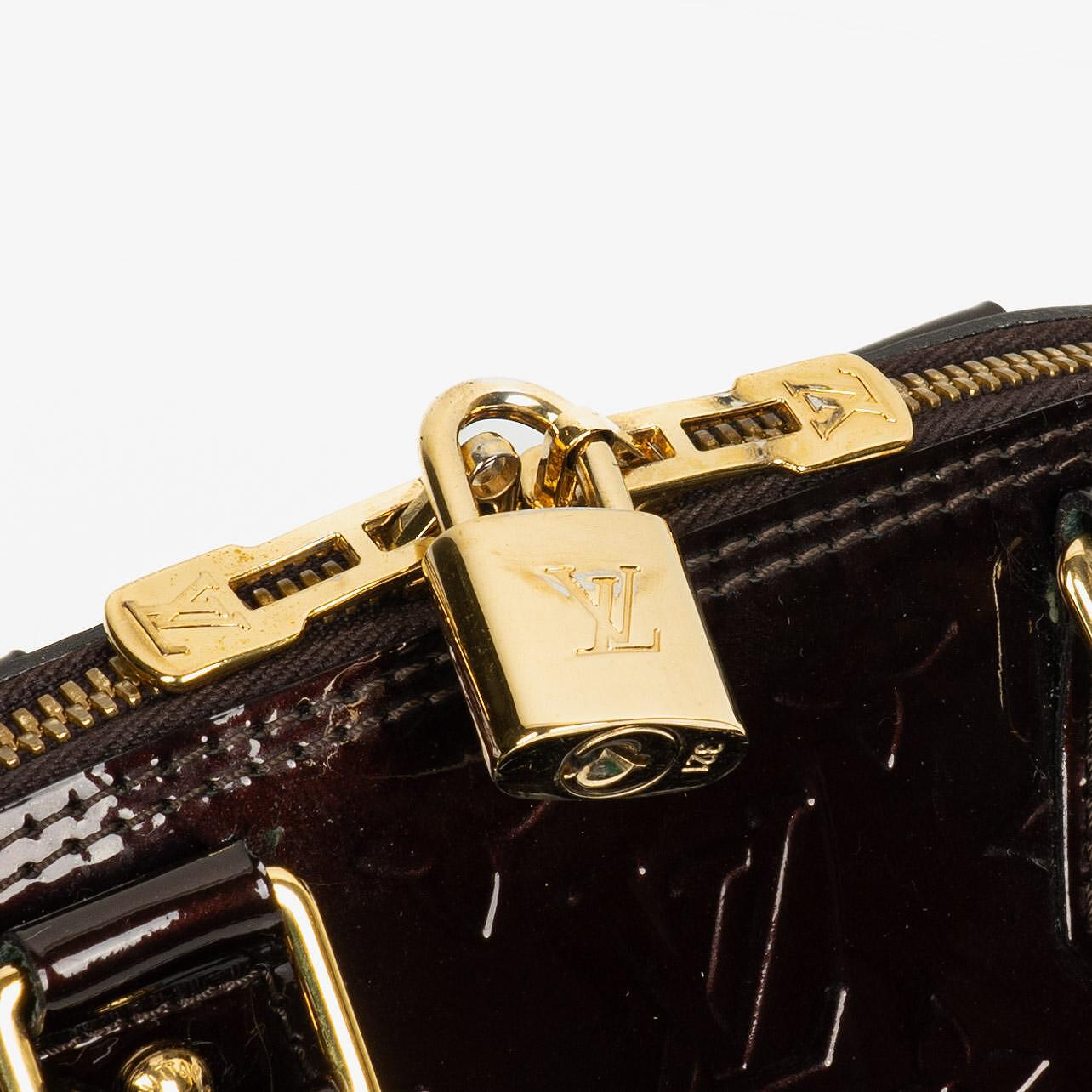 Louis Vuitton Alma BB Handtasche aus Amarante Monogram Vernis Leder