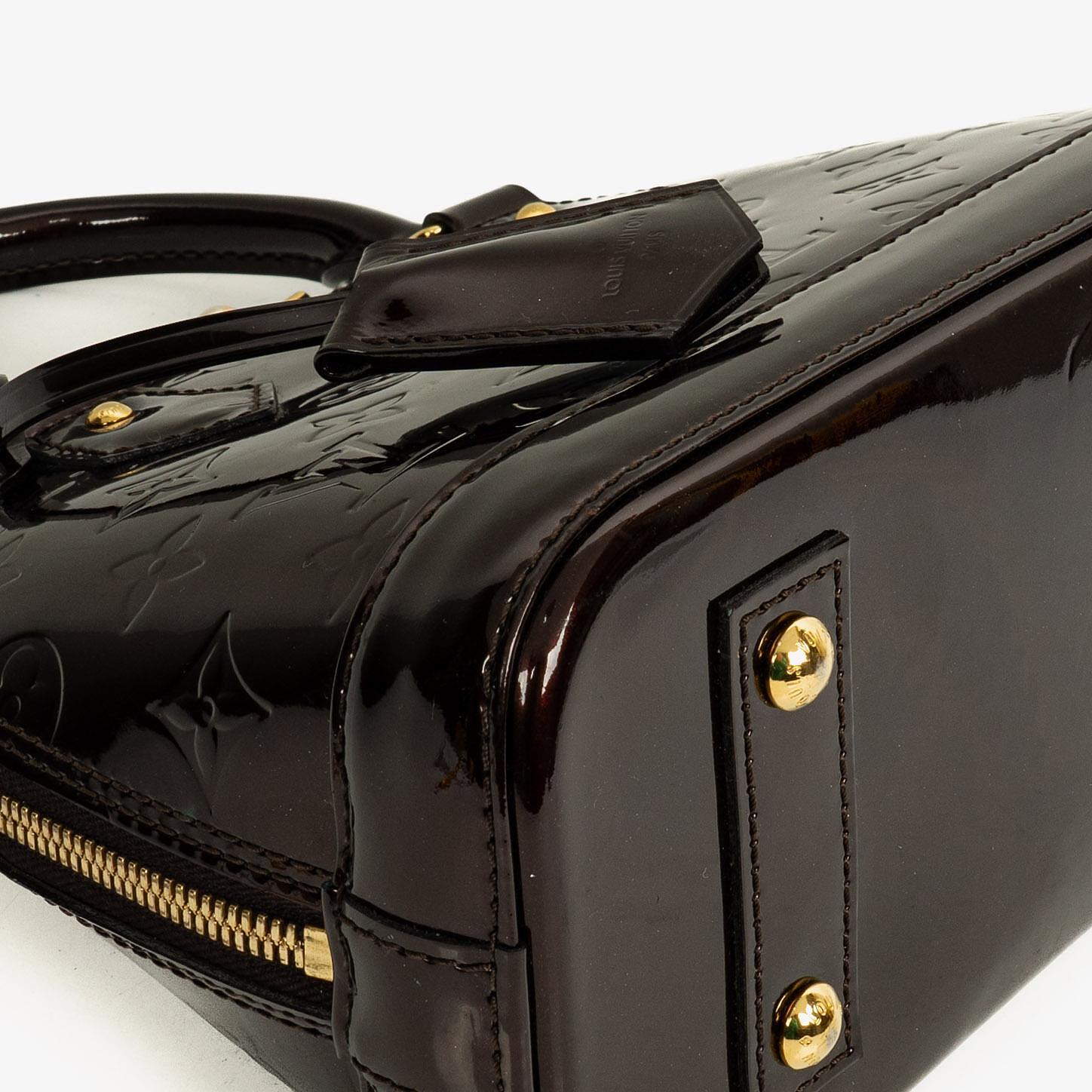 Louis Vuitton Alma BB Handtasche aus Amarante Monogram Vernis Leder