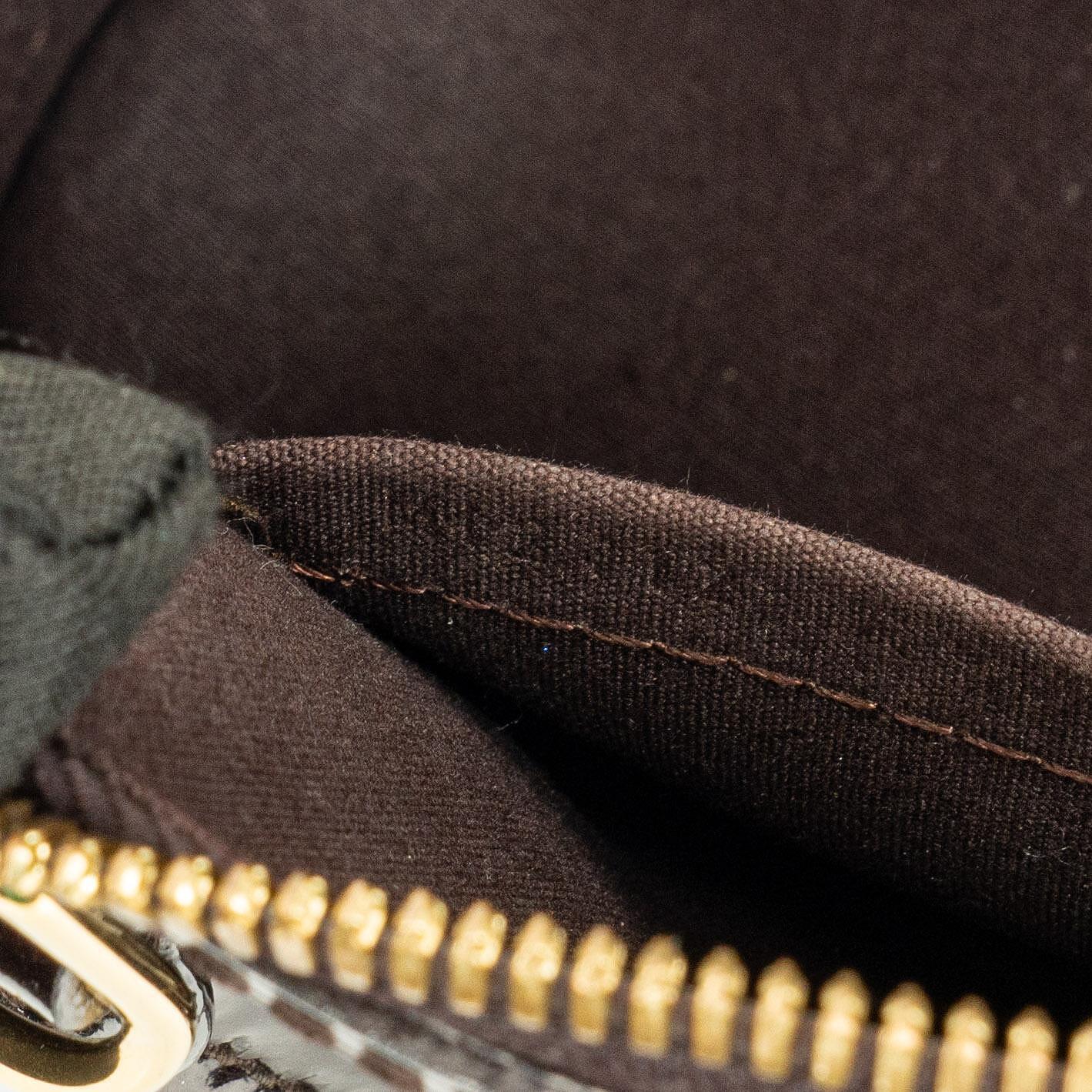 Louis Vuitton Alma BB Handtasche aus Amarante Monogram Vernis Leder