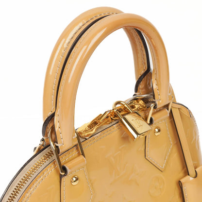 Louis Vuitton Alma BB Beigefarbene Monogram Vernis Leder Handtasche