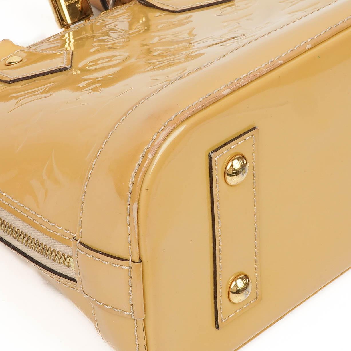 Louis Vuitton Alma BB Beigefarbene Monogram Vernis Leder Handtasche