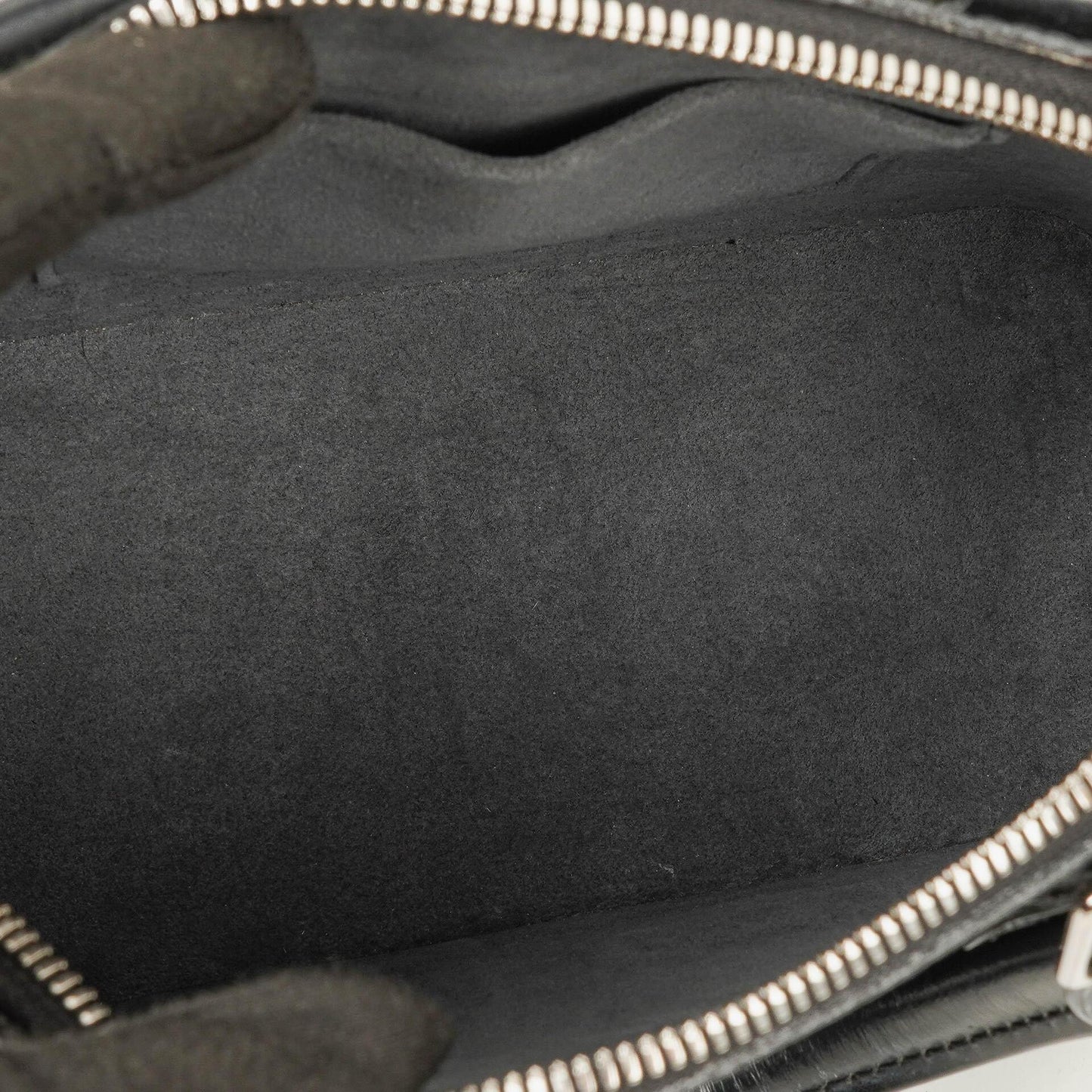 Louis Vuitton Alma BB Handtasche aus schwarzem Epi-Leder