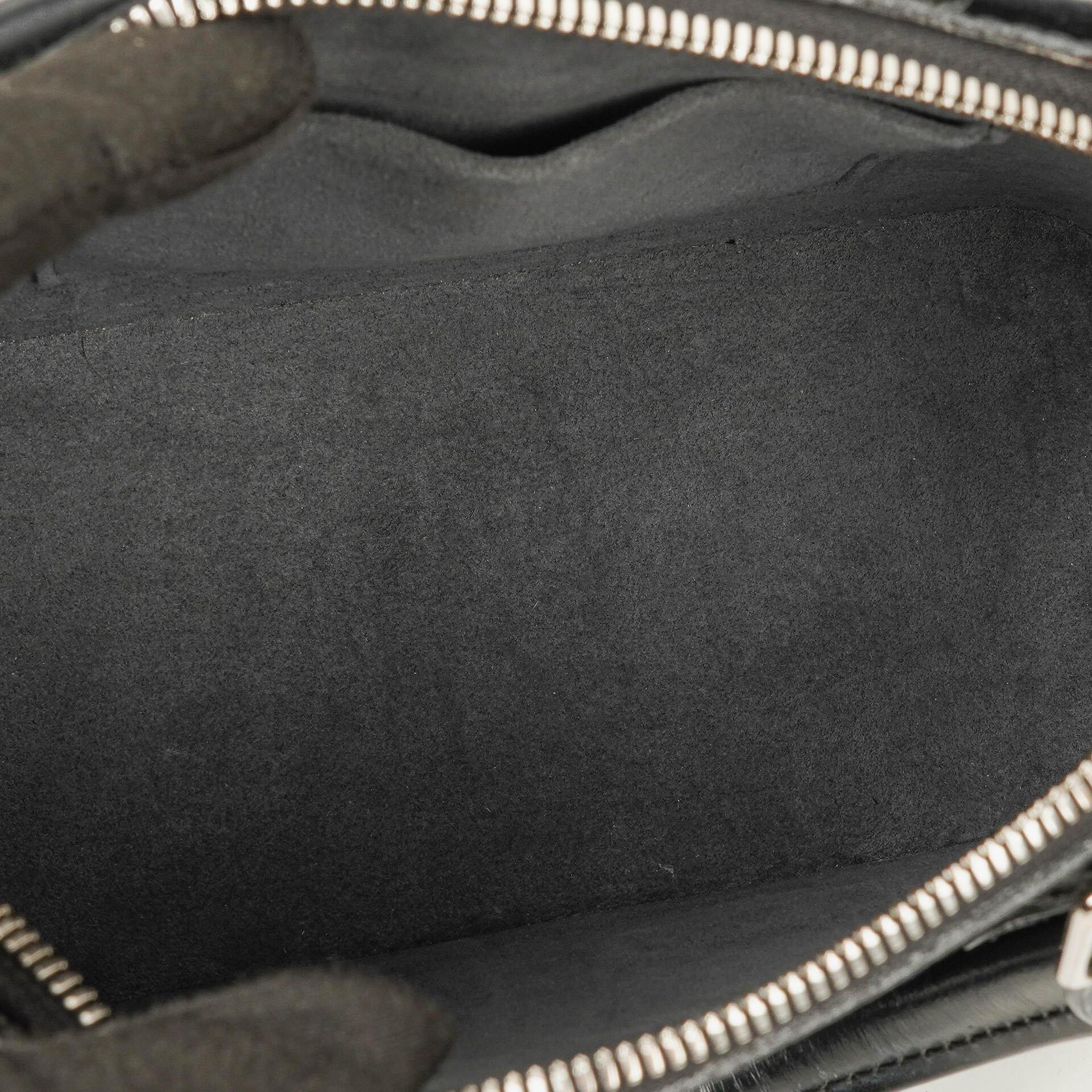 Louis Vuitton Alma BB Handtasche aus schwarzem Epi-Leder