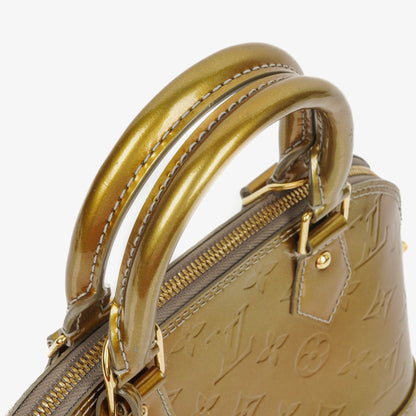 Louis Vuitton Alma BB Tasche aus Monogram Vernis Leder in Givre