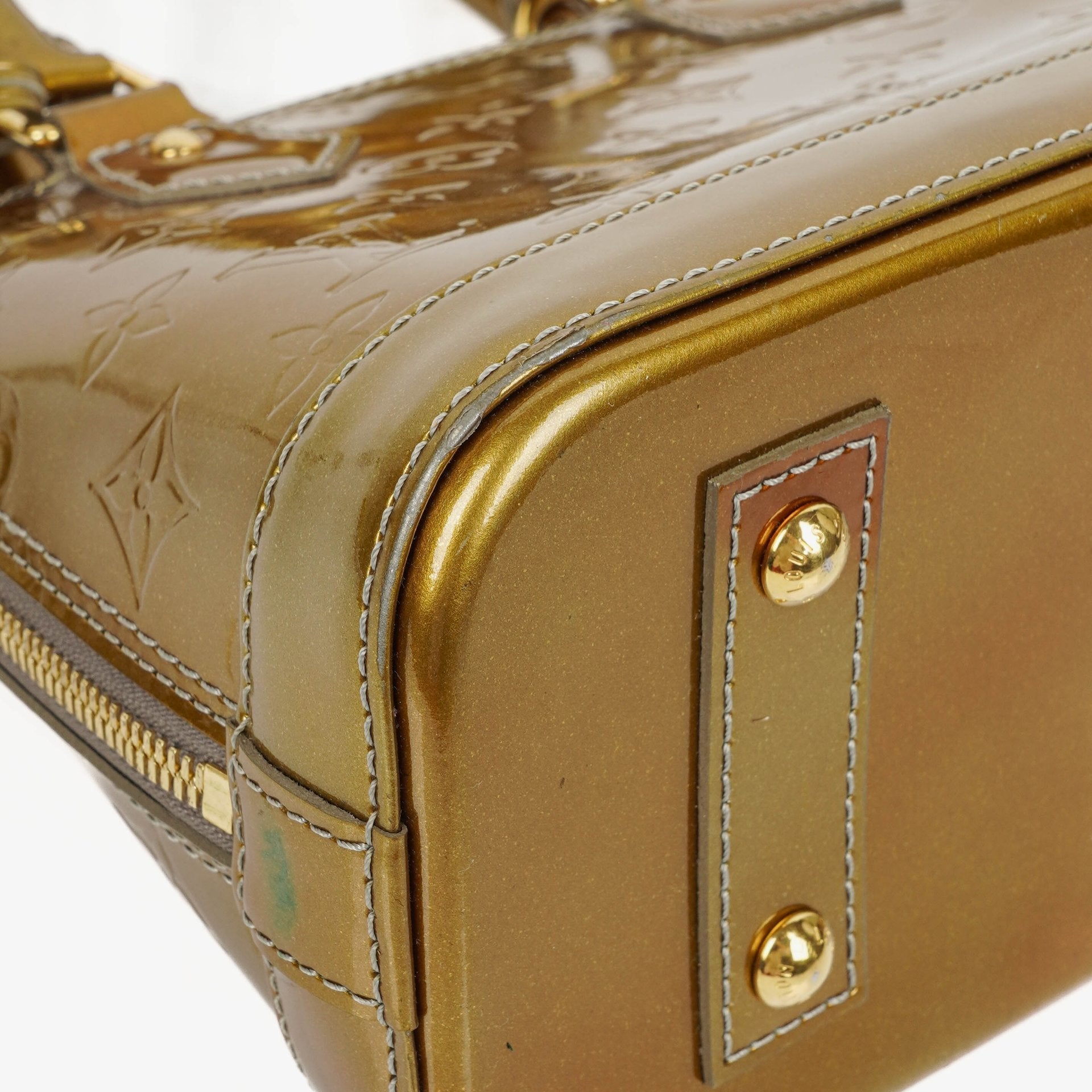 Louis Vuitton Alma BB Tasche aus Monogram Vernis Leder in Givre