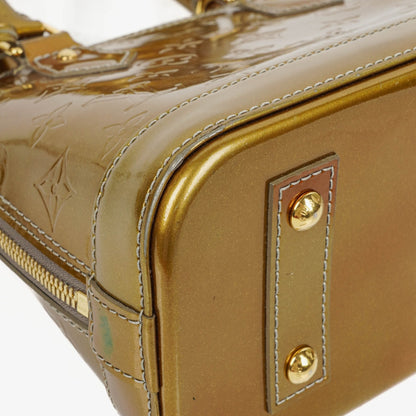Louis Vuitton Alma BB Tasche aus Monogram Vernis Leder in Givre
