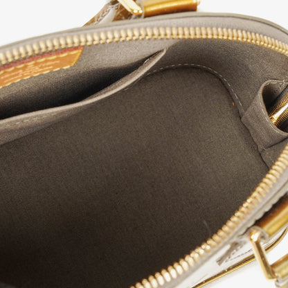 Louis Vuitton Alma BB Tasche aus Monogram Vernis Leder in Givre