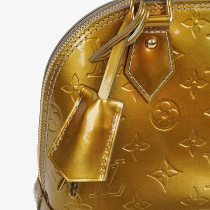 Louis Vuitton Alma BB Tasche aus Monogram Vernis Leder in Givre