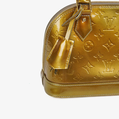 Louis Vuitton Alma BB Tasche aus Monogram Vernis Leder in Givre