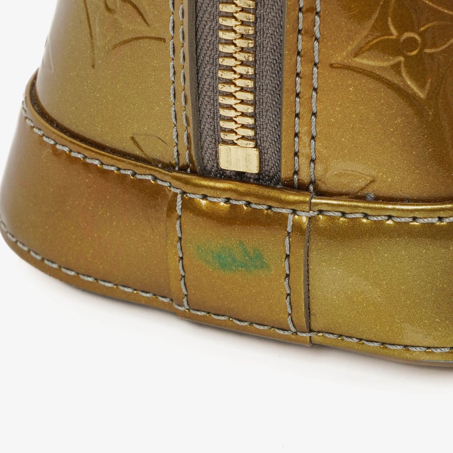Louis Vuitton Alma BB Tasche aus Monogram Vernis Leder in Givre
