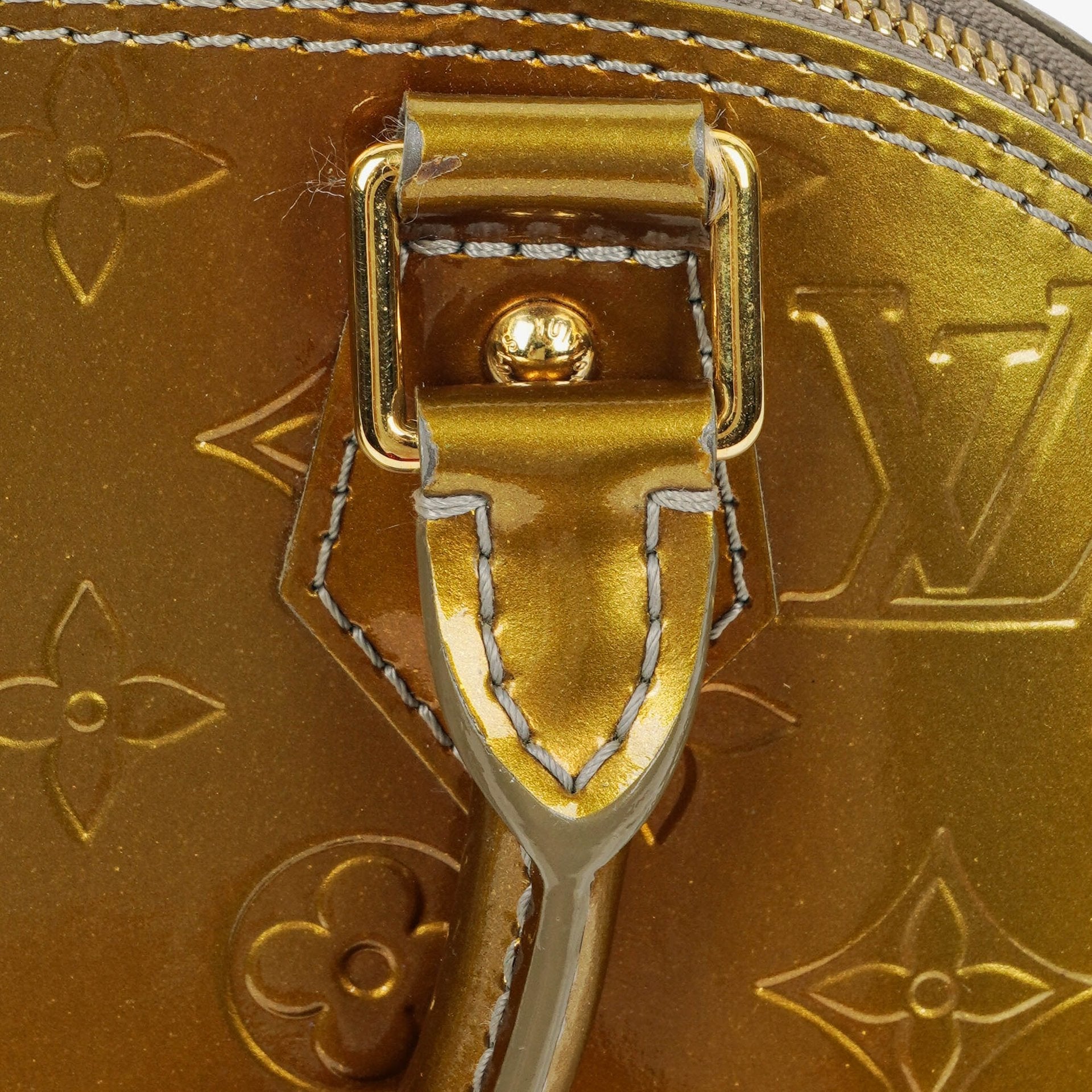 Louis Vuitton Alma BB Tasche aus Monogram Vernis Leder in Givre