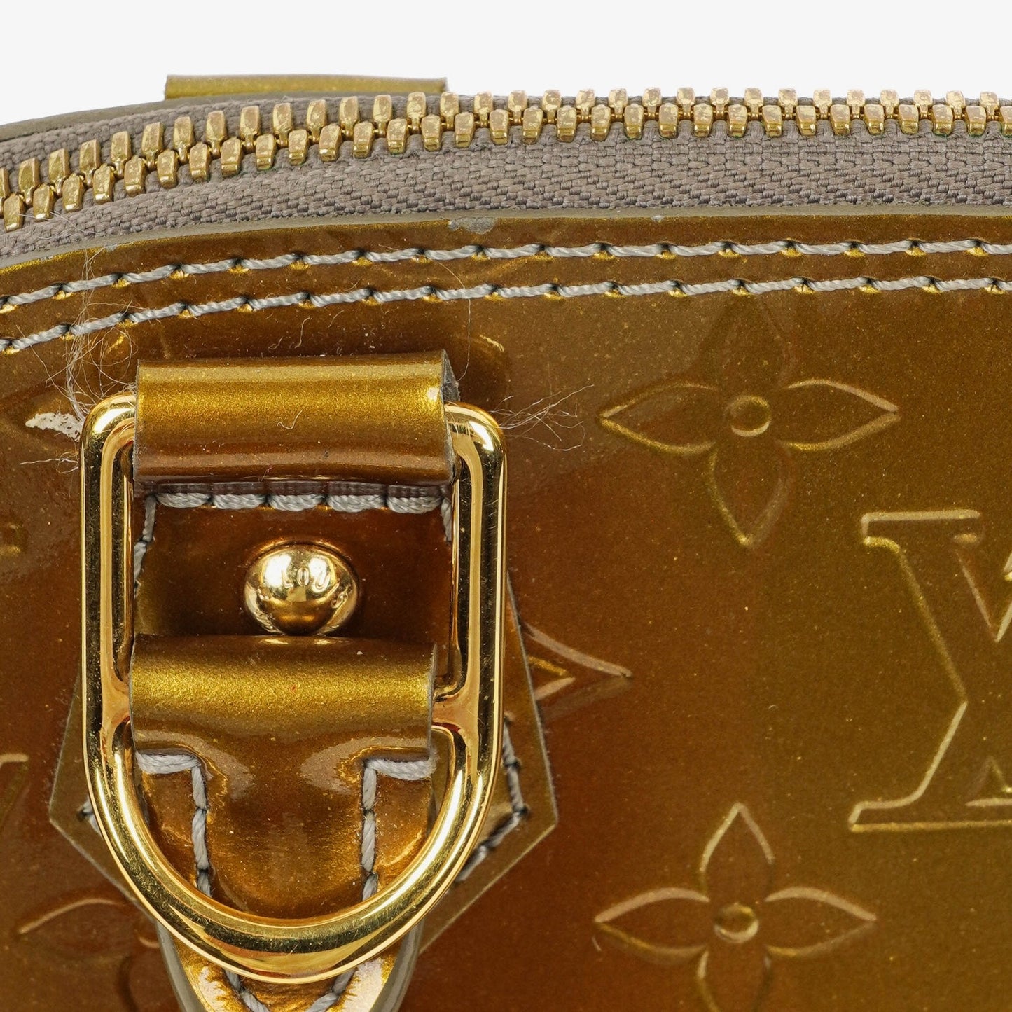 Louis Vuitton Alma BB Tasche aus Monogram Vernis Leder in Givre