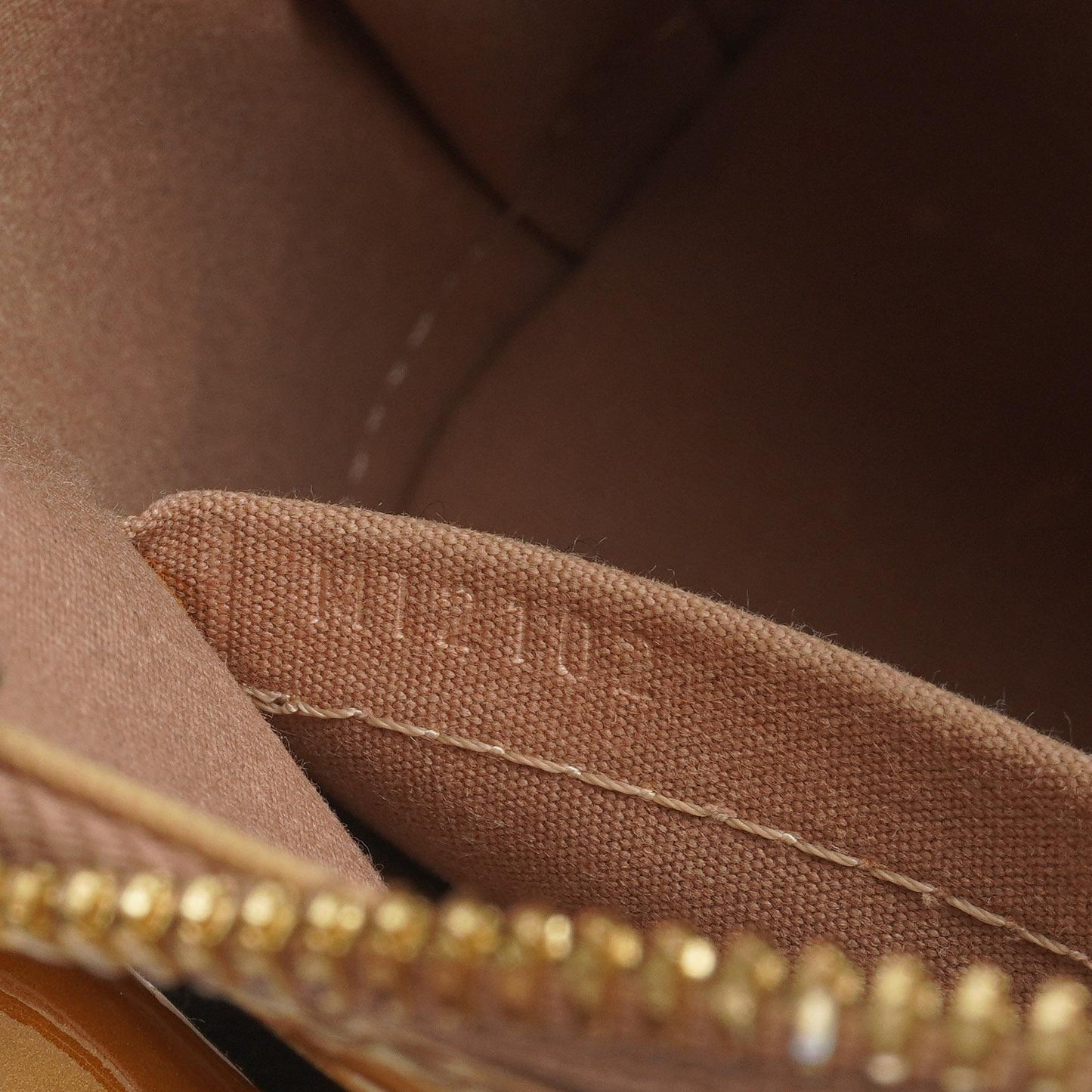 Louis Vuitton Alma BB Gold Poudre Monogram Vernis Leder Handtasche