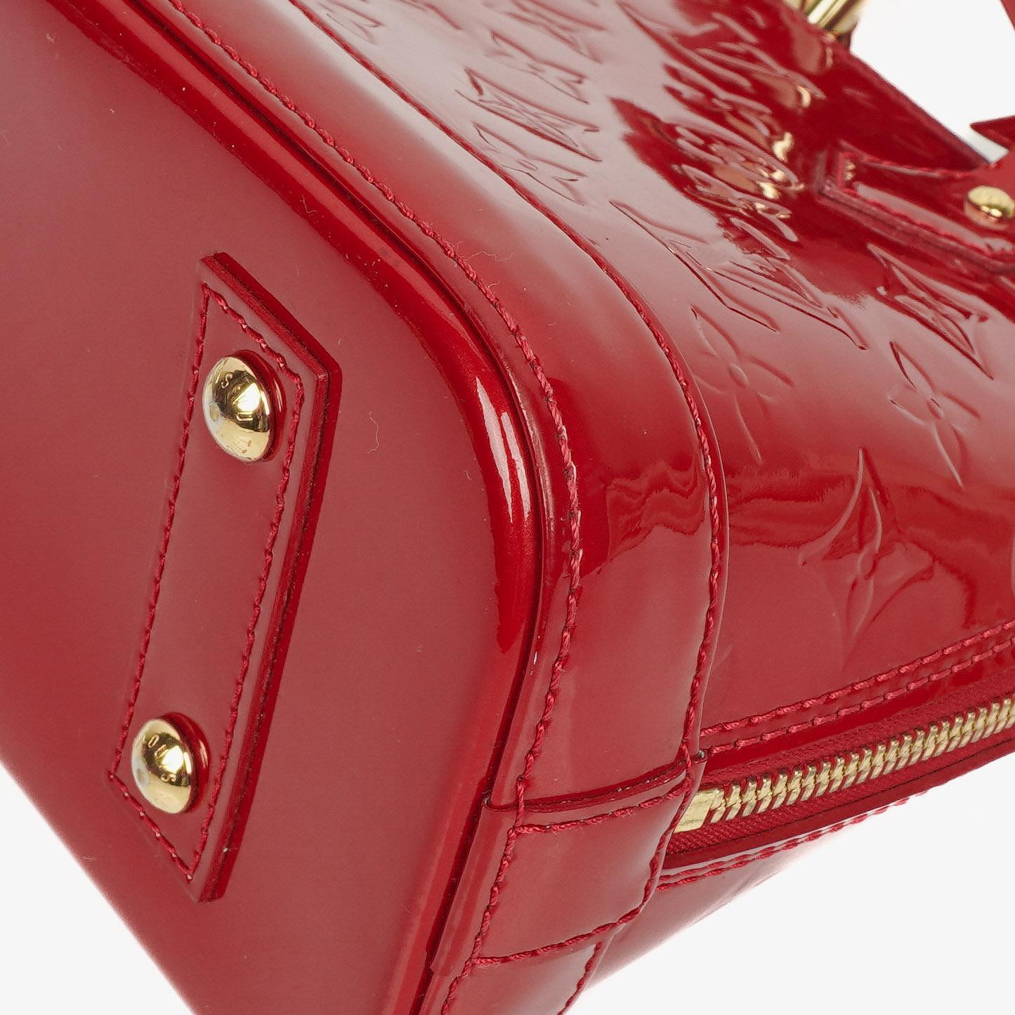 Louis Vuitton Alma BB Handtasche aus Pomme D'Amour Monogram Vernis Leder