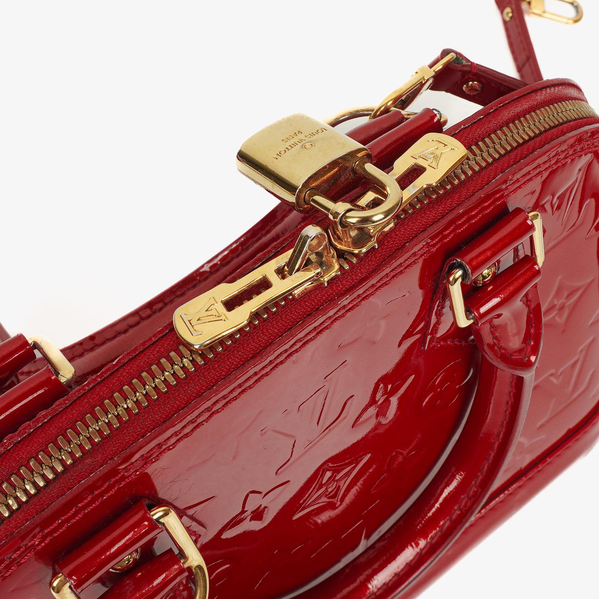 Louis Vuitton Alma BB Handtasche aus Pomme D'Amour Monogram Vernis Leder