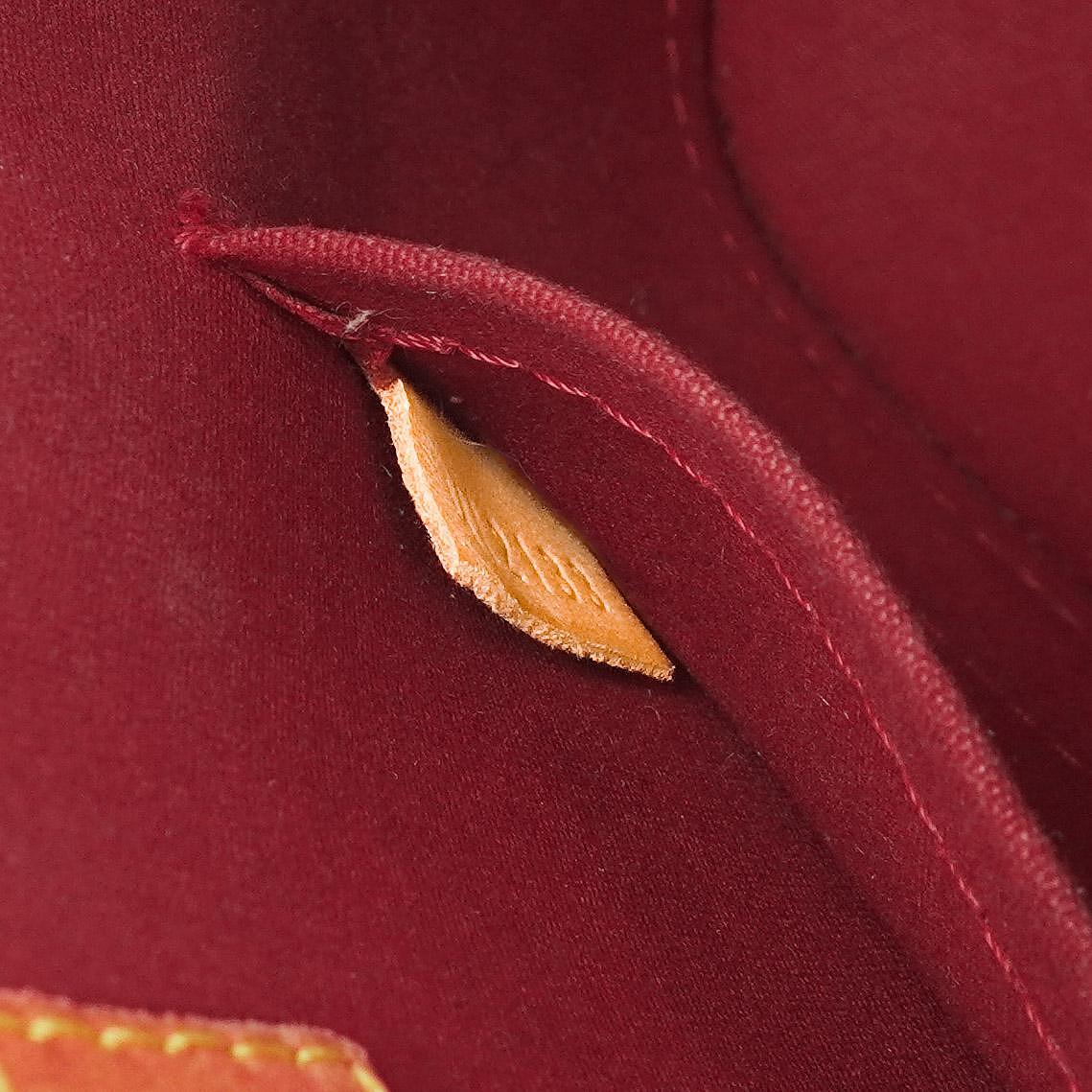 Louis Vuitton Alma BB Handtasche aus Pomme D'Amour Monogram Vernis Leder