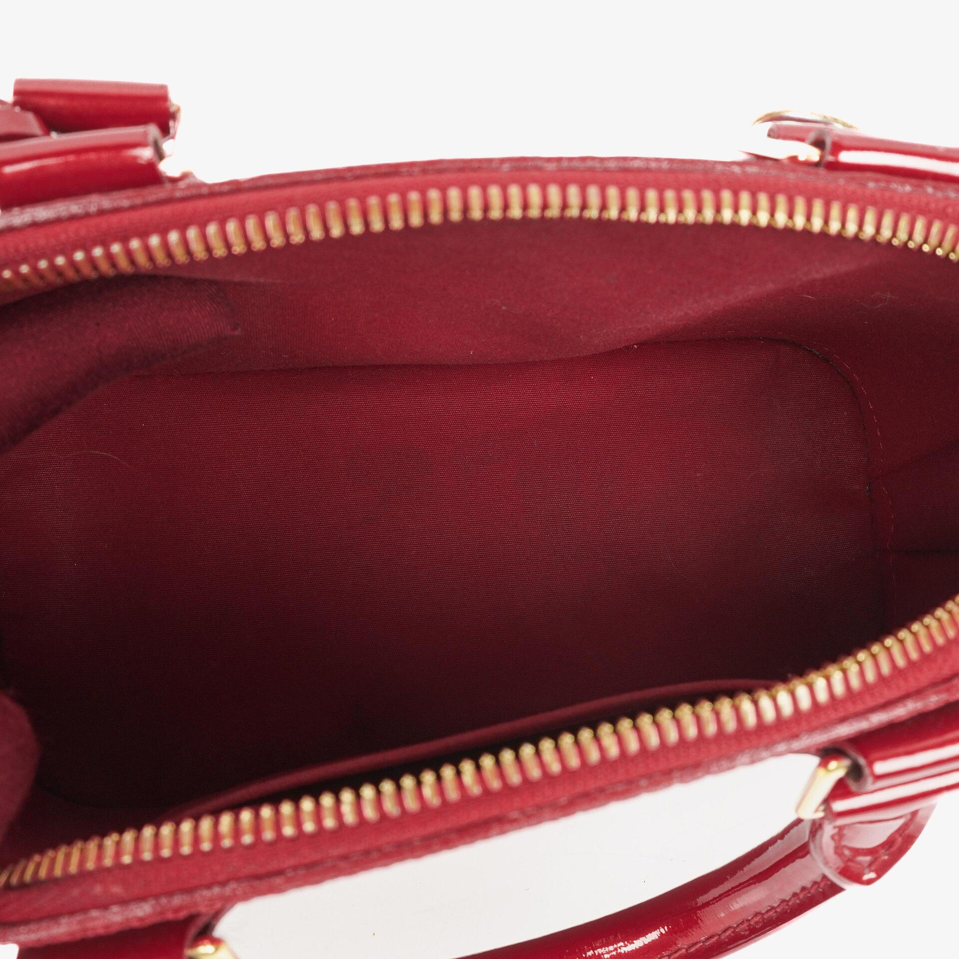 Louis Vuitton Alma BB Handtasche aus Pomme D'Amour Monogram Vernis Leder