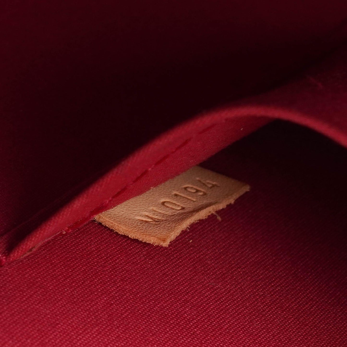 Louis Vuitton Alma MM Rose Indien Monogram Vernis Leder Tasche