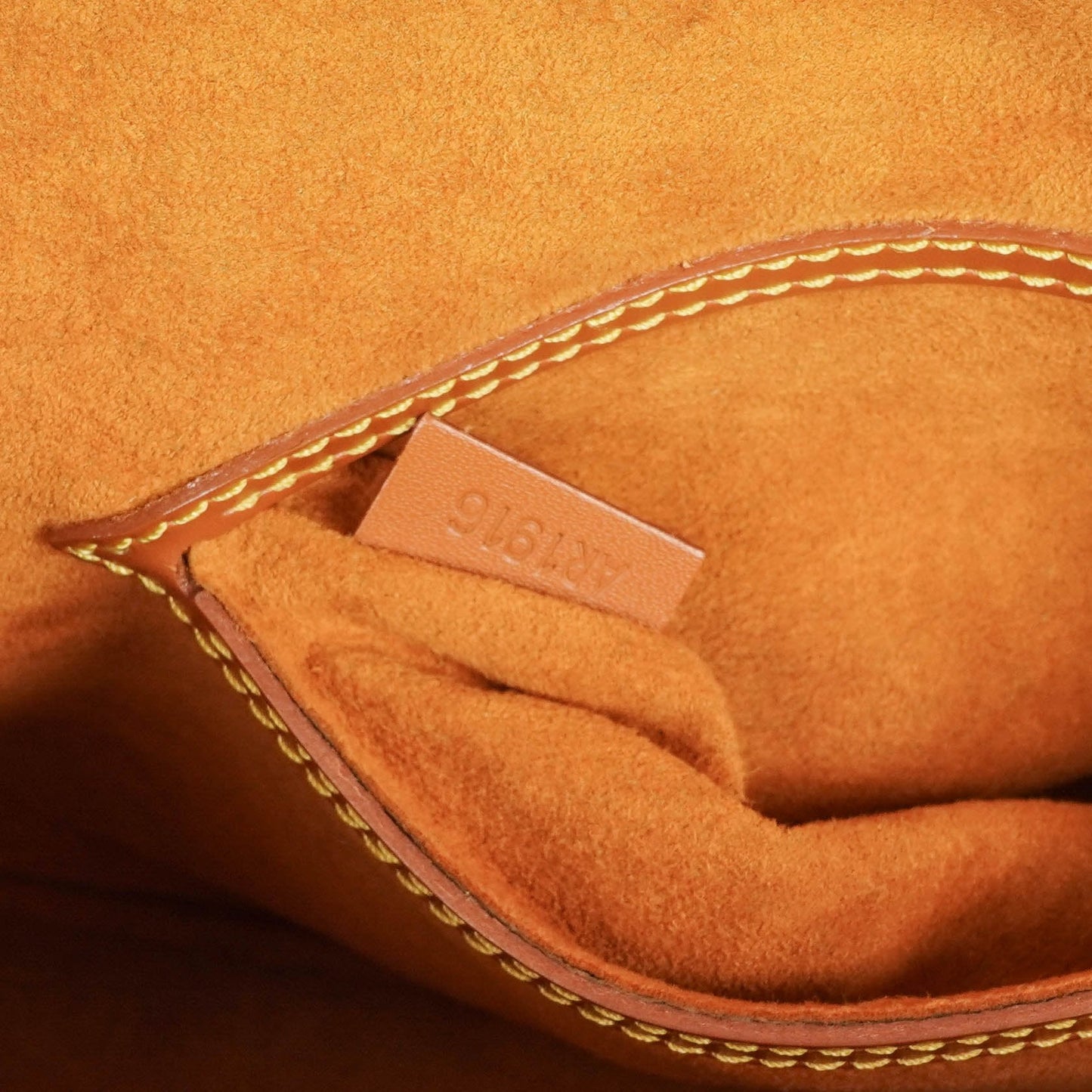 Louis Vuitton Alma PM Handtasche aus Epi Leder