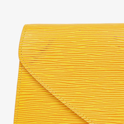 Louis Vuitton Art-Deco Clutch aus gelbem Epi Leder