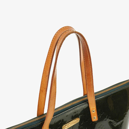 Louis Vuitton Bellevue Handtasche aus Monogram Vernis