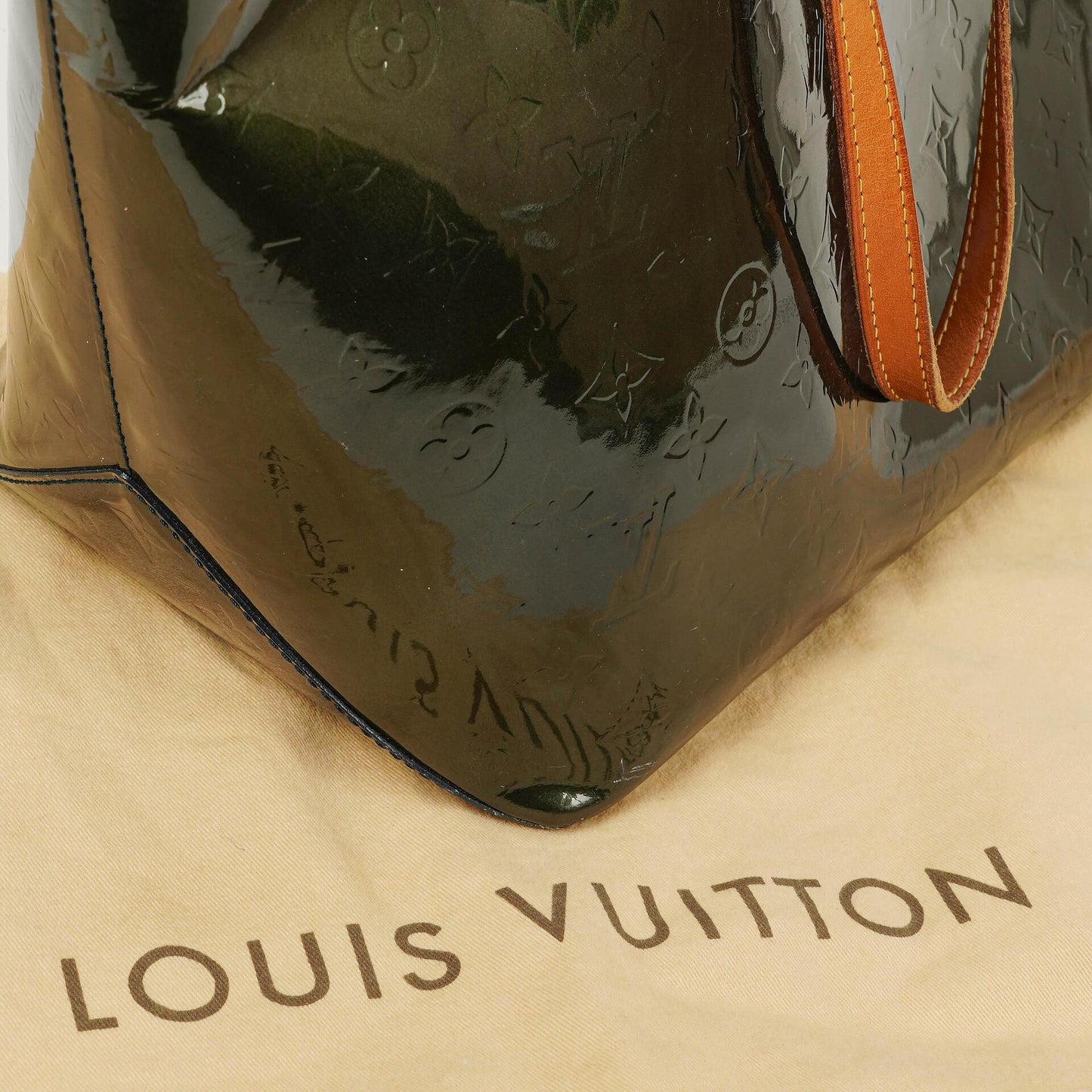 Louis Vuitton Bellevue Handtasche aus Monogram Vernis