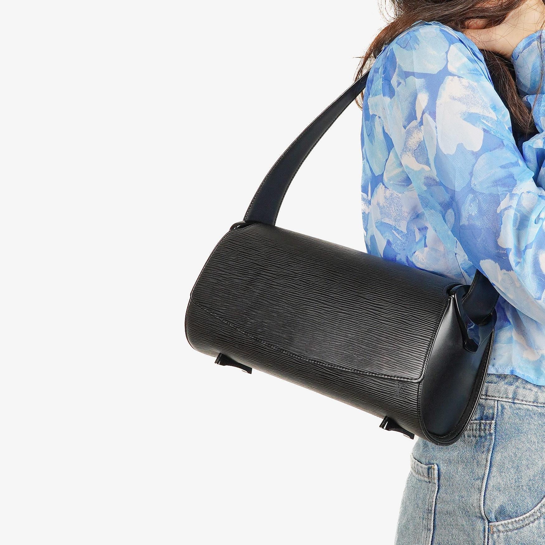 Louis Vuitton Nocturne GM Tasche aus schwarzem Epi Leder