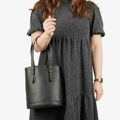 Louis Vuitton Petit Bucket Bag aus schwarzem Epi Leder