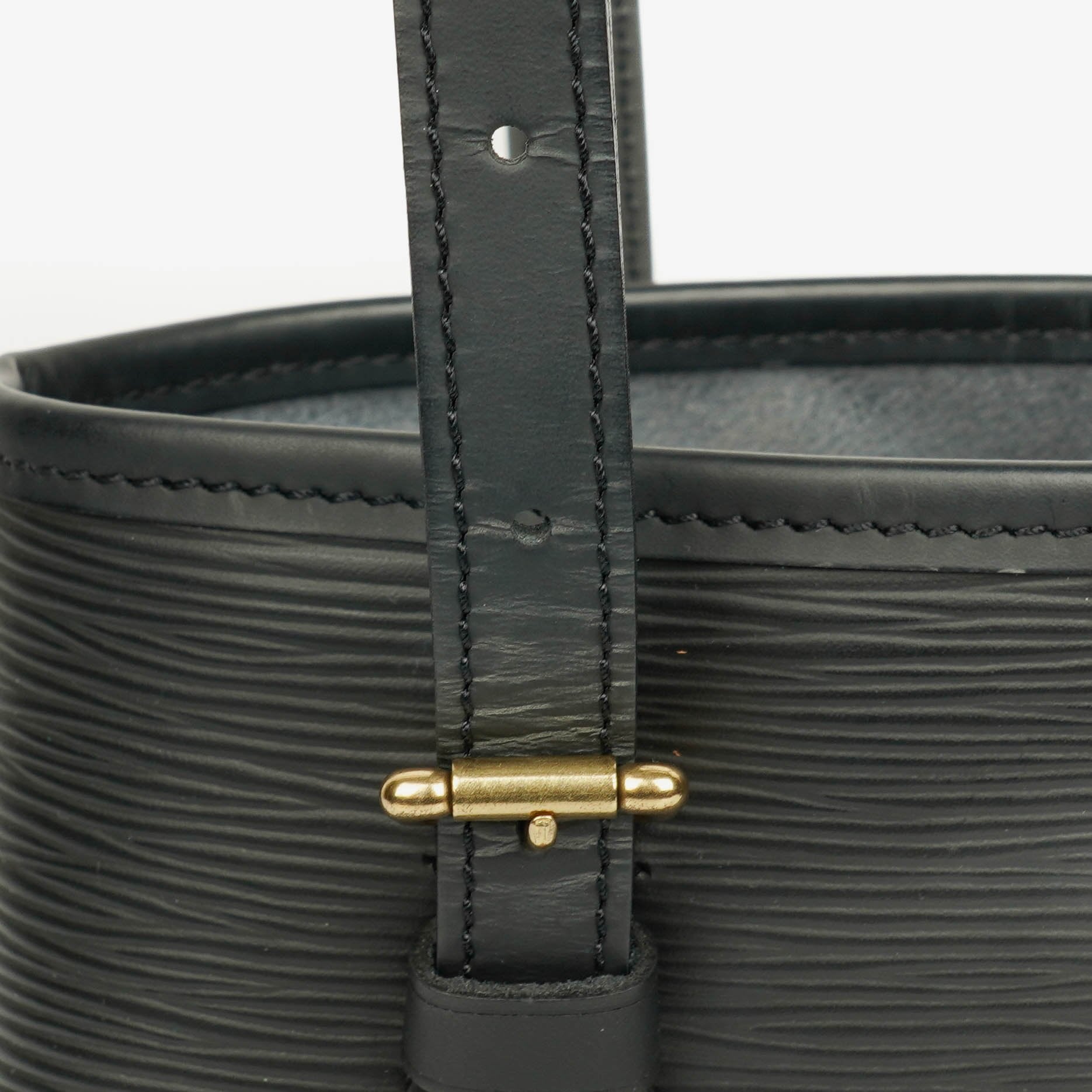 Louis Vuitton Petit Bucket Bag aus schwarzem Epi Leder