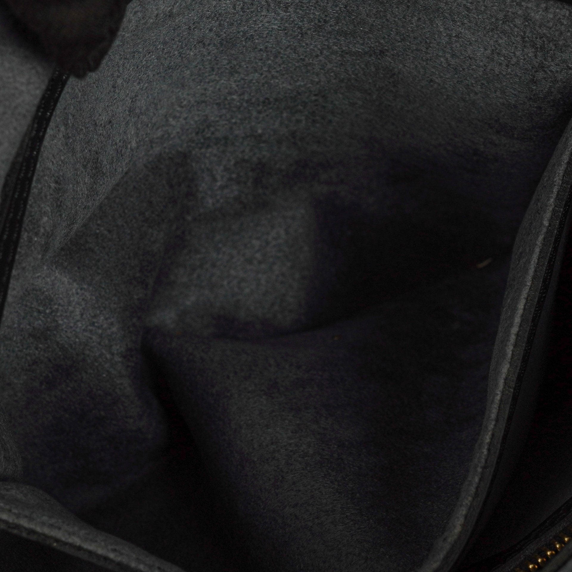 Louis Vuitton Petit Bucket Bag aus schwarzem Epi Leder