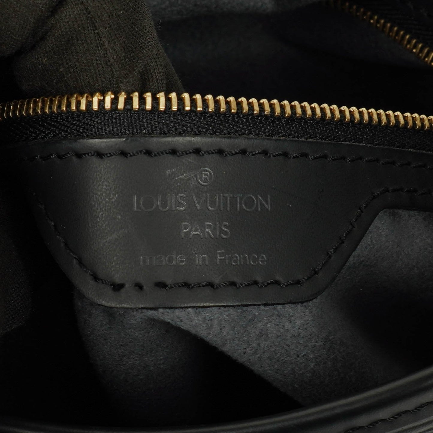 Louis Vuitton Petit Bucket Bag aus schwarzem Epi Leder