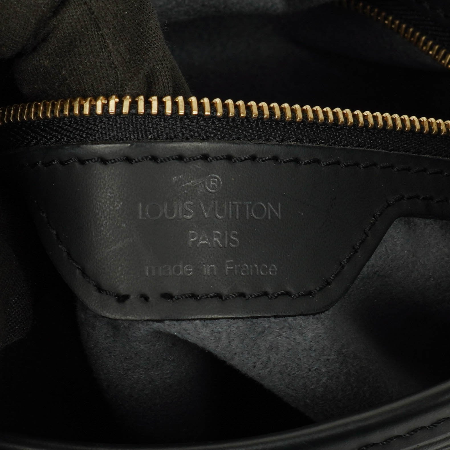 Louis Vuitton Petit Bucket Bag aus schwarzem Epi Leder