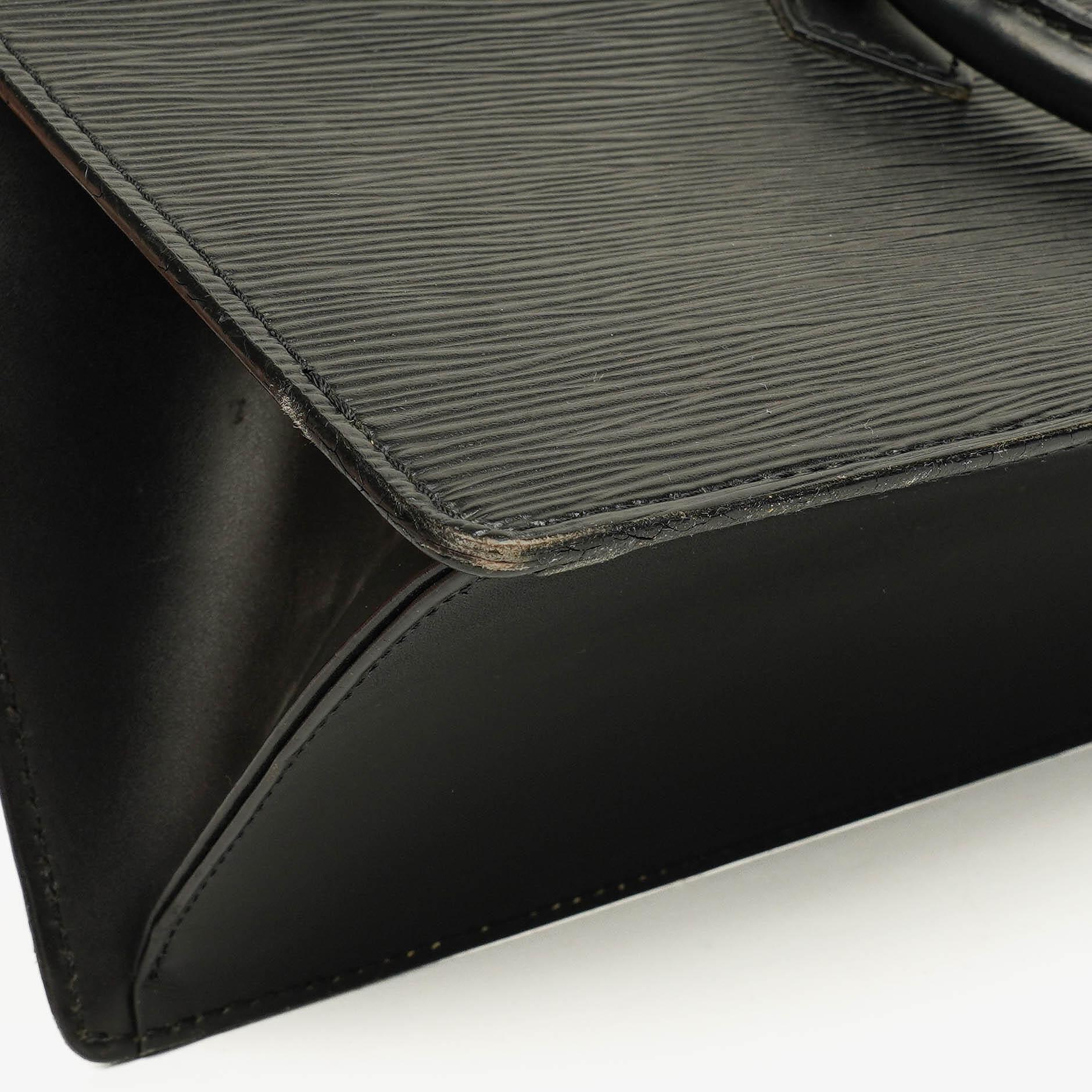 Louis Vuitton Sac Triangle Tasche aus schwarzem Epi-Leder