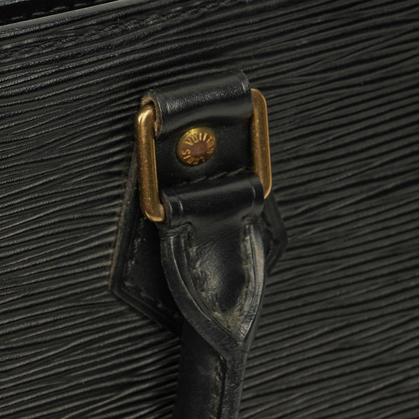 Louis Vuitton Sac Triangle Tasche aus schwarzem Epi-Leder